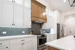 704 Abbey Rd, Van Alstyne, TX 75495 - Photo 11