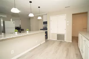 917 W Felix St, Fort Worth, TX 76115 - Photo 7