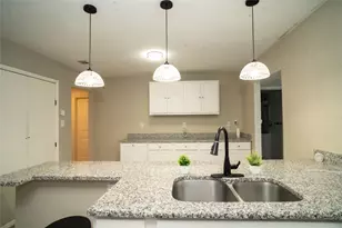 917 W Felix St, Fort Worth, TX 76115 - Photo 9
