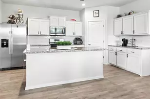 8528 Berry Crst St, Fort Worth, TX 76179 - Photo 5