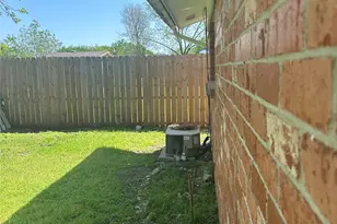 907 Broadway Ave, Euless, TX 76040 - Photo 7