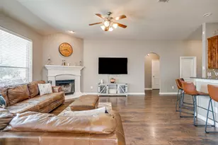 832 Peach Ln, Burleson, TX 76028 - Photo 5