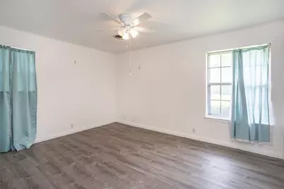 215 E Tennie Street, Gainesville, TX 76240 - Photo 25