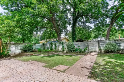 215 E Tennie Street, Gainesville, TX 76240 - Photo 31