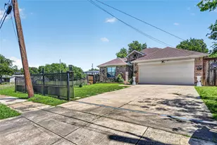 2206 Lapsley St, Dallas, TX 75212 - Photo 3
