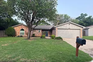 5805 Crestwood Cir W, North Richland Hills, TX 76180 - Photo 1