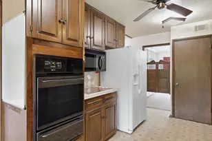 1014 Green Valley Ln, Duncanville, TX 75137 - Photo 11