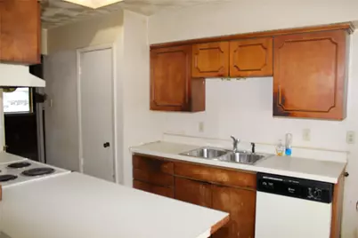 2818 Lowell Drive, Irving, TX 75062 - Photo 3