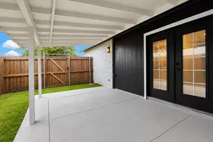 9815 Sophora Cir, Dallas, TX 75249 - Photo 31