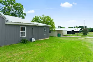 119 Avenue A, Walnut Springs, TX 76690 - Photo 19