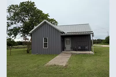 119 Avenue A, Walnut Springs, TX 76690 - Photo 1