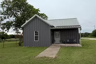 119 Avenue A, Walnut Springs, TX 76690 - Photo 1