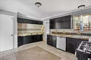 8752 Woodcastle Dr, Dallas, TX 75217 - Photo 3