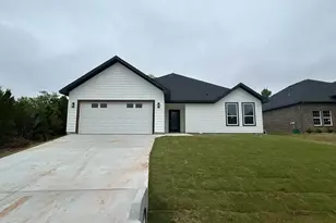 2215 Beverly Dr, Granbury, TX 76048 - Photo 1
