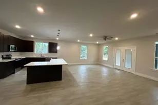 2215 Beverly Dr, Granbury, TX 76048 - Photo 9