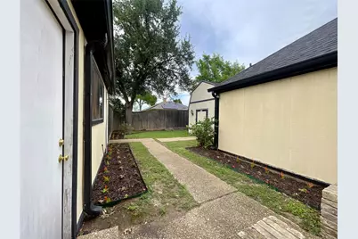 9931 Chimney Hill Lane, Dallas, TX 75243 - Photo 37