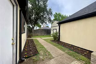 9931 Chimney Hill Ln, Dallas, TX 75243 - Photo 37