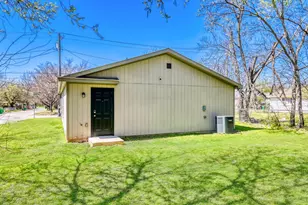602 N Taylor St, Gainesville, TX 76240 - Photo 3