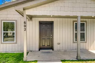 602 N Taylor St, Gainesville, TX 76240 - Photo 1