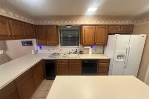 836 Lombardy Ct, Fort Worth, TX 76112 - Photo 7