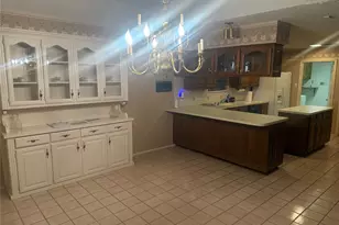 836 Lombardy Ct, Fort Worth, TX 76112 - Photo 5