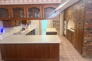 836 Lombardy Ct, Fort Worth, TX 76112 - Photo 11