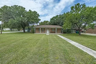 308 Oakwood St, Chico, TX 76431 - Photo 1