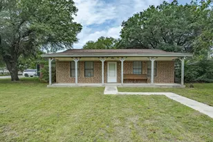 308 Oakwood St, Chico, TX 76431 - Photo 3
