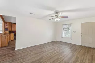 308 Oakwood St, Chico, TX 76431 - Photo 5