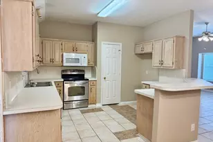 2151 Arbor Creek Dr, Carrollton, TX 75010 - Photo 7