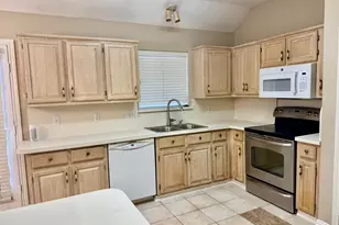 2151 Arbor Creek Dr, Carrollton, TX 75010 - Photo 5