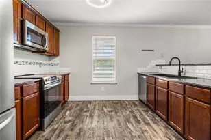2040 Comal St, Waco, TX 76708 - Photo 9