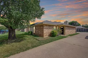 2319 Indigo Ln, Arlington, TX 76015 - Photo 1