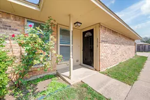 2319 Indigo Ln, Arlington, TX 76015 - Photo 3
