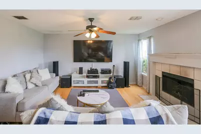 2812 N Hampton Drive, Grand Prairie, TX 75052 - Photo 9