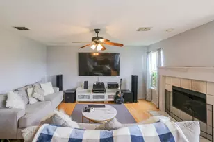 2812 N Hampton Dr, Grand Prairie, TX 75052 - Photo 9