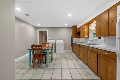 505 W Columbus Street, West, TX 76691 - Photo 7