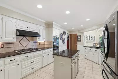 7811 Pencross Lane, Dallas, TX 75248 - Photo 13