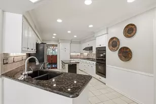 7811 Pencross Ln, Dallas, TX 75248 - Photo 11