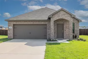 301 Pearl St, Cleburne, TX 76031 - Photo 1