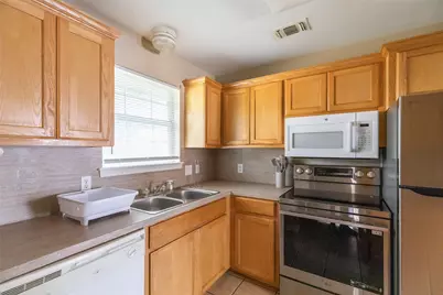 136 Nolan #B, Tye, TX 79563 - Photo 5