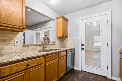818 N Brents Avenue, Sherman, TX 75090 - Photo 9