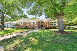 2133 Williams Pl, Fort Worth, TX 76111 - Photo 1