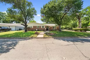 2133 Williams Pl, Fort Worth, TX 76111 - Photo 3