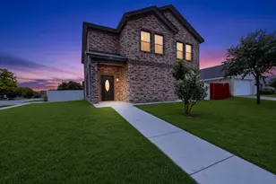 800 Oak Creek Dr, Hutchins, TX 75141 - Photo 1