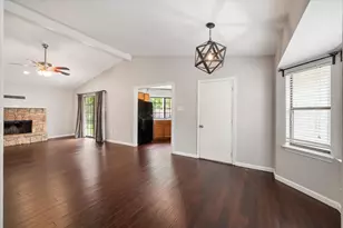 1406 Colonnade Dr, Arlington, TX 76018 - Photo 11