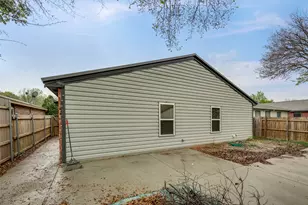 1002 Canary Ln, Mansfield, TX 76063 - Photo 17