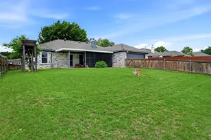 423 Fall Cedar Dr, Fort Worth, TX 76108 - Photo 5