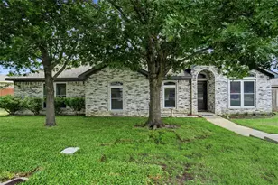 423 Fall Cedar Dr, Fort Worth, TX 76108 - Photo 1