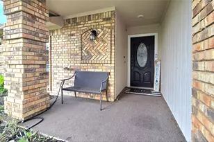 6301 Lotus Dr, Arlington, TX 76001 - Photo 3